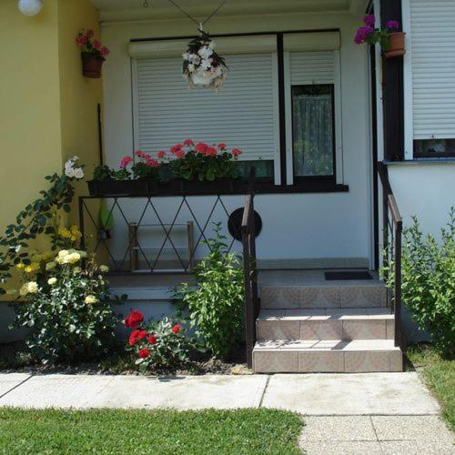 Liza Apartman Gyula Ngoại thất bức ảnh